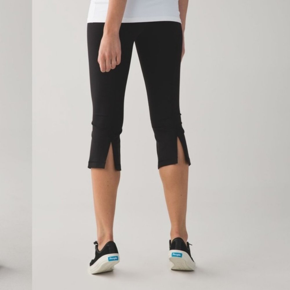 Lululemon Gather and Crow Crops II Black Size Size 4 Like New!